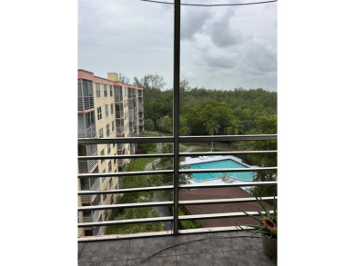 Great location, 2/2 unit, new kitchen, stainless steel