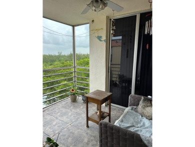 Great location, 2/2 unit, new kitchen, stainless steel