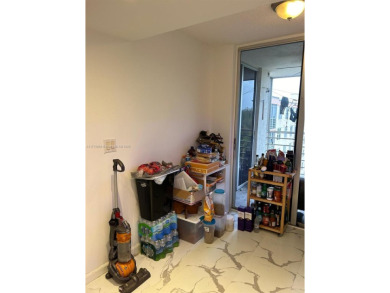 Great location, 2/2 unit, new kitchen, stainless steel