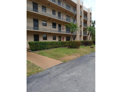 Penthouse end unit condo newly renovated with brand new kitchen