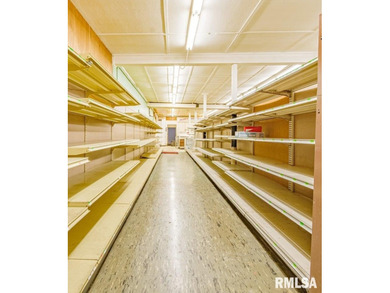 Excellent Location on Hwy 37 North edge of Mt. Vernon