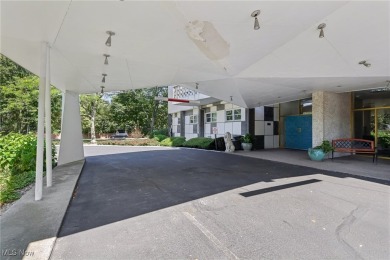 Welcome home to this great condo in the Carlton House. Located