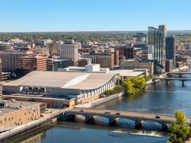 Nestled in the heart of downtown Grand Rapids, Studio Park Tower