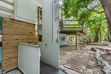 This renovated treehouse retreat is your picture-perfect getaway