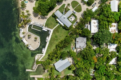 This renovated treehouse retreat is your picture-perfect getaway