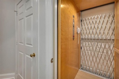 This condo faces a spectacular view of Butler Lake and the King