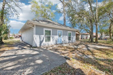 This beautifully designed single-family home is the perfect mix