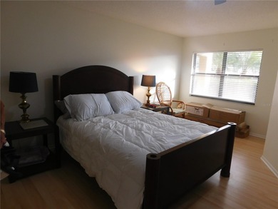 Immaculate 930 ft First floor convertible Winston Park unit in