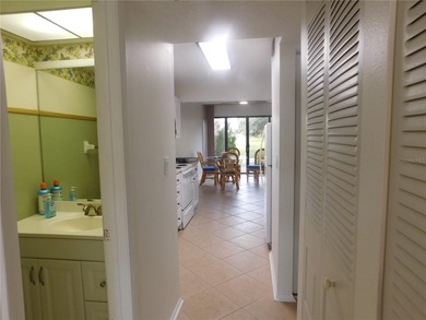 Immaculate 930 ft First floor convertible Winston Park unit in