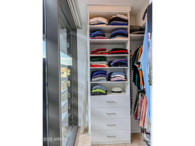 TREEHOUSE IN THE SKY! End unit , east and south, south west