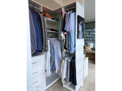 TREEHOUSE IN THE SKY! End unit , east and south, south west