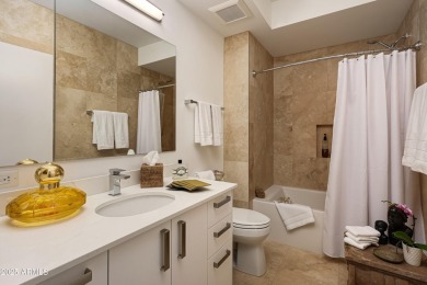 TREEHOUSE IN THE SKY! End unit , east and south, south west