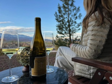 Golfers paradise, resort lifestyle+ million dollar views on edge