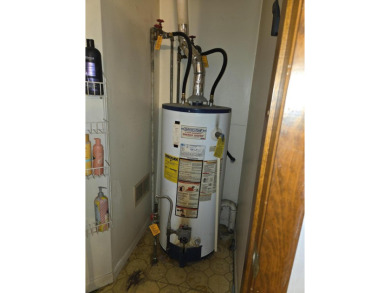 This 2 bedroom home has new paint and carpet and is ready for