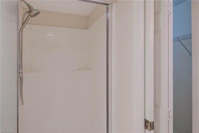 Top floor and well maintained, waiting to be someone's winter