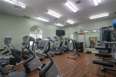 Top floor and well maintained, waiting to be someone's winter