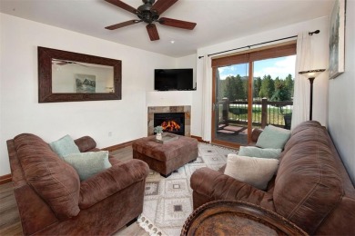 This beautiful top-floor residence in Highland Greens Lodge