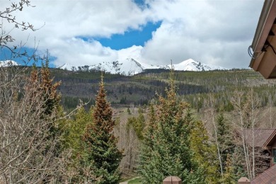 This beautiful top-floor residence in Highland Greens Lodge