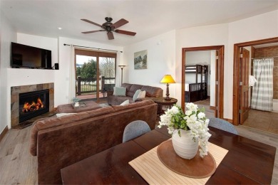 This beautiful top-floor residence in Highland Greens Lodge