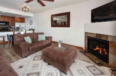 This beautiful top-floor residence in Highland Greens Lodge