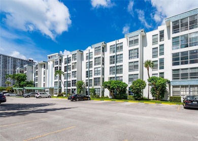 Prime opportunity in desirable Sunny Isles! This 2-bedroom, 1