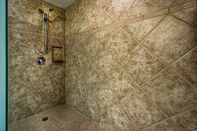 Welcome to Kona Pacific! This fully furnished turn-key top floor