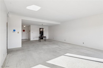 Discover this wonderful condo at the Carlton House, conveniently