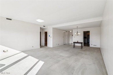 Discover this wonderful condo at the Carlton House, conveniently