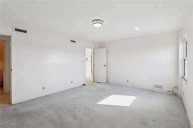 Discover this wonderful condo at the Carlton House, conveniently