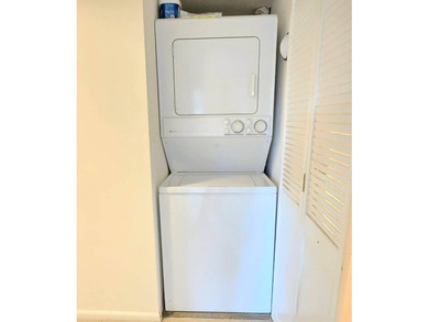 This light & neutral 2 bedroom 2 bath large (1380 sq. ft.) Cedar