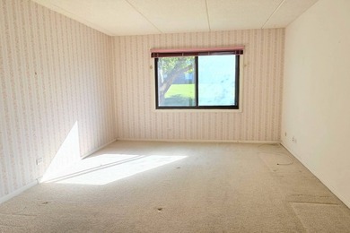 This light & neutral 2 bedroom 2 bath large (1380 sq. ft.) Cedar