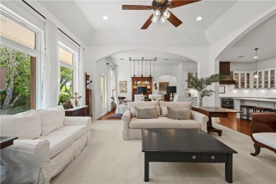 Discover the perfect blend of comfort, style and privacy in this