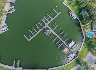 Discover the perfect blend of comfort, style and privacy in this