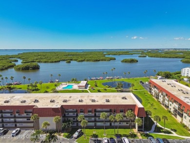 Wake up to gorgeous river views in this bright and breezy