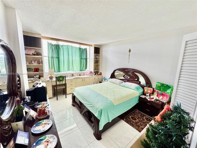 Welcome to Hillcrest living! This all-ages 2bed/2bathrooom, all