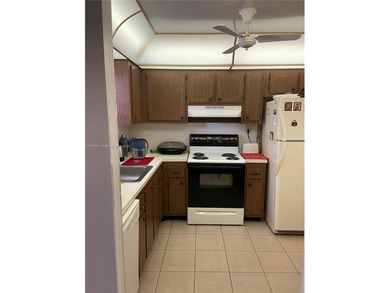 Spacious 1 Bedroom 1.5 baths 55+ Communty in Sunrise Lakes Phase