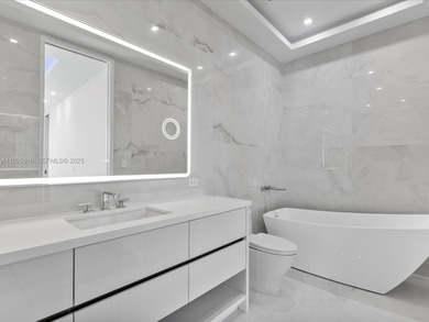 Set on the most coveted isle in Las Olas, this newly constructed