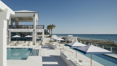 ''Lining Alys Beach's 'Main Street' leading from its town center