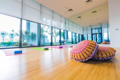 Spacious 1-bed, 1-bath condo furnished (excl. 2 paintings).

