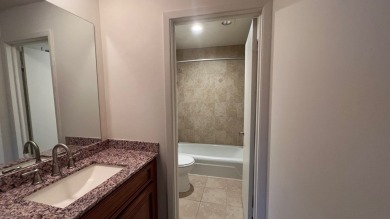 Welcome to 850 South Lorraine! Spacious third floor condo