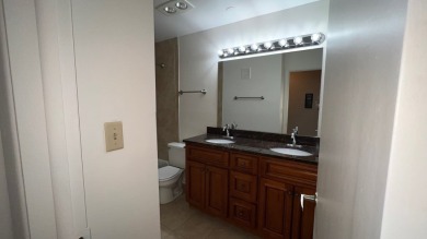 Welcome to 850 South Lorraine! Spacious third floor condo