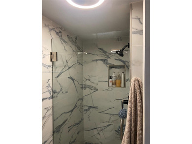 Beautiful Update spacious 2/2 on the 4 Floor, this unit has two