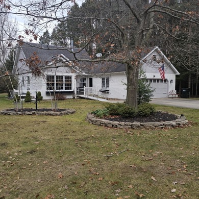 Welcome to 9138 White Pine Dr in beautiful Royal South