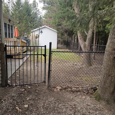 Welcome to 9138 White Pine Dr in beautiful Royal South