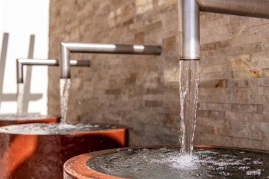 INCREDIBLE OPPORTUNITY TO OWN THIS 3BED/3BATH THRU UNIT WITH