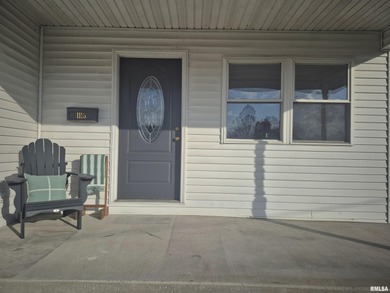 Welcome to this newly updated 3-bedroom,1 bath home in quiet