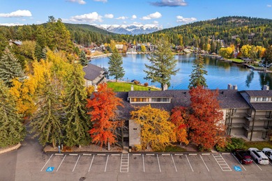 Life at the Lake! Opportunities like this rarely come up in the