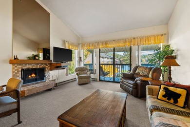 Life at the Lake! Opportunities like this rarely come up in the