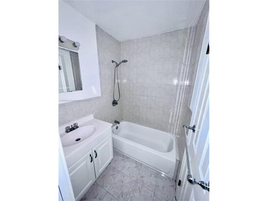 BEAUTIFUL ONE-BEDROOM, ONE-BATHROOM APARTMENT IN EXCELLENT