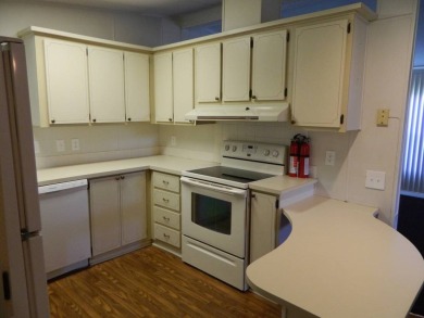 Well maintained home on interior lot, this 1983 Kaufman (24x56)